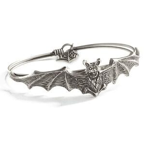 SILVER BAT VAMPIRE UNISEX PUNK GOTH BRACELET WITH HANGING SPIDER WEB CHARM